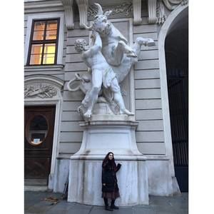 Meet your Posher, Tara